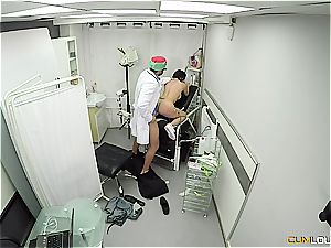 wild patient gets banged by the gynecologist